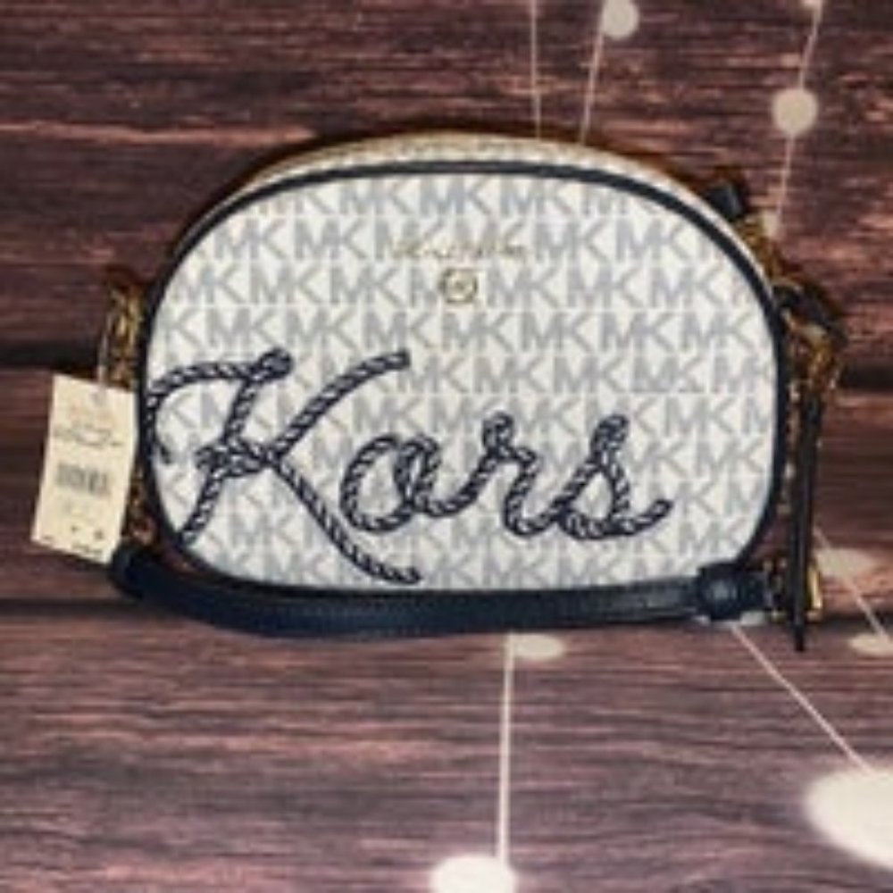 MICHAEL KORS WHITE SMALL OVAL CAMERA - Picture 1 of 2